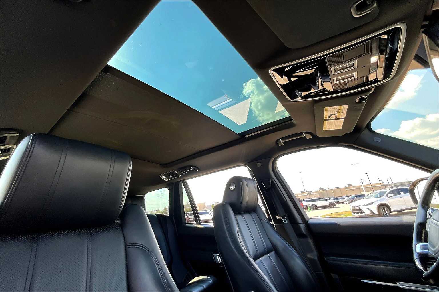 2016 Land Rover Range Rover SuperCharged photo 12