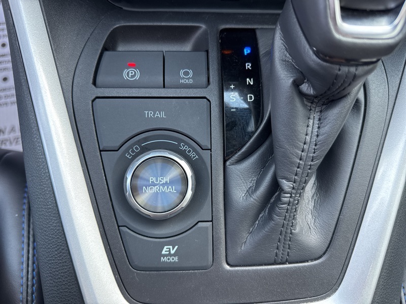 2023 Toyota RAV4 Hybrid XSE photo 13