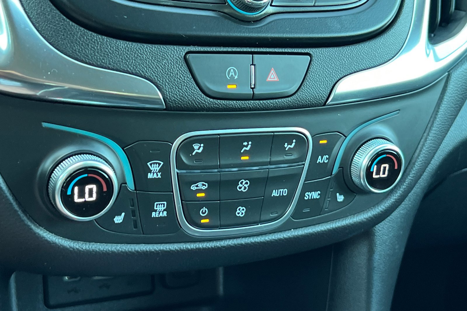 2024 Chevrolet Equinox photo 18