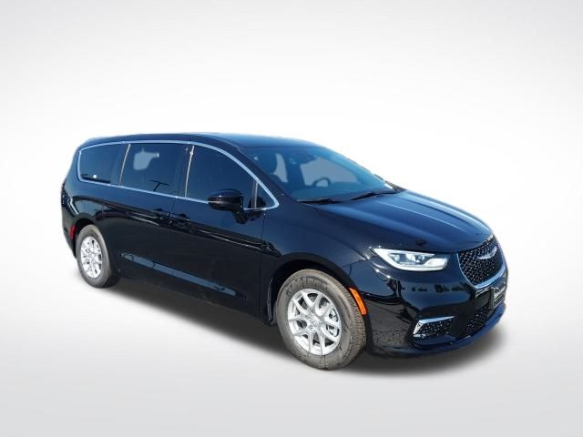 2026 Chrysler Pacifica photo 2