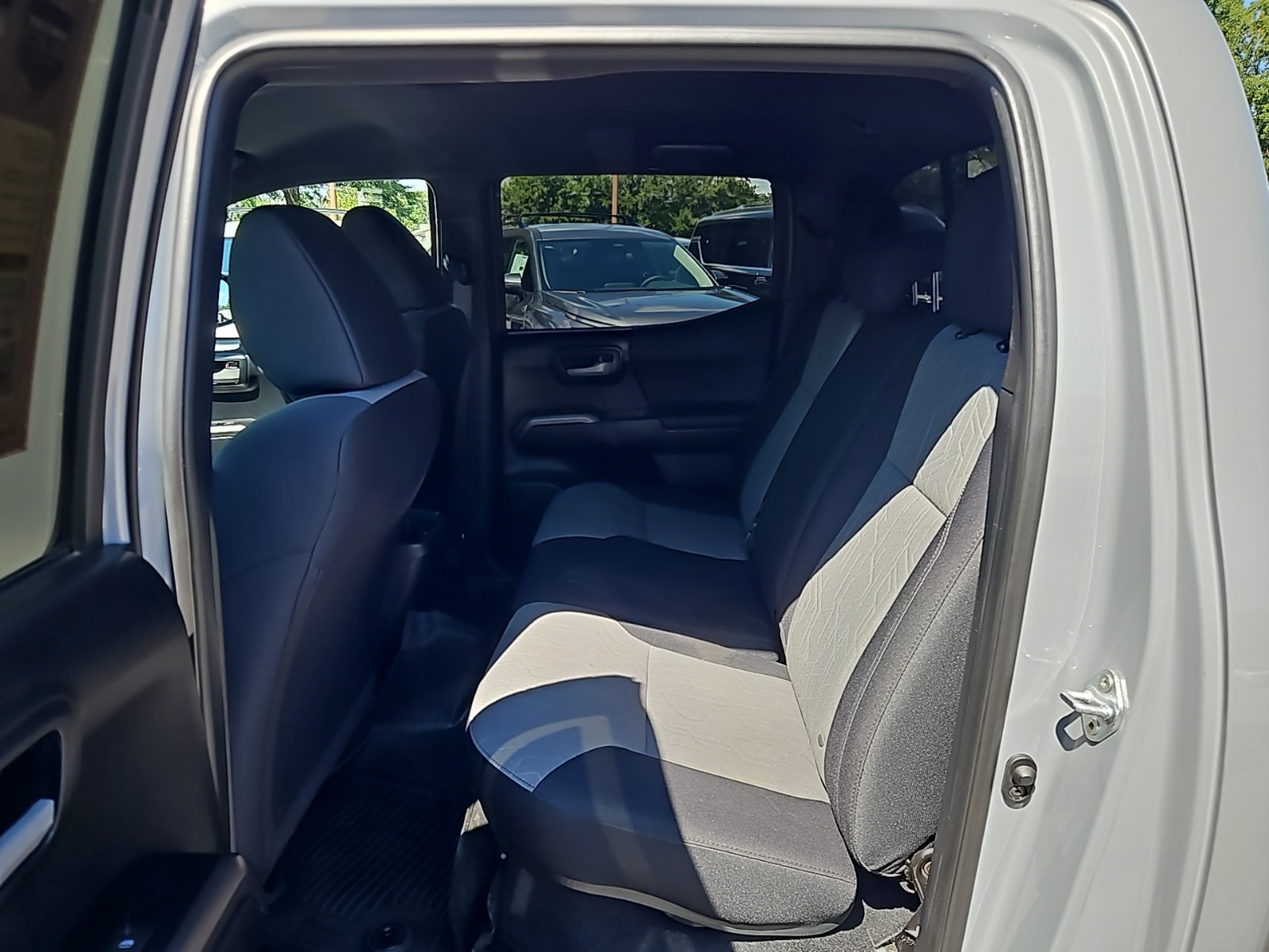 2021 Toyota Tacoma TRD Off-Road V6 photo 2