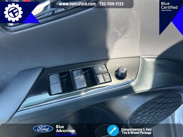 2021 Toyota Prius L photo 7