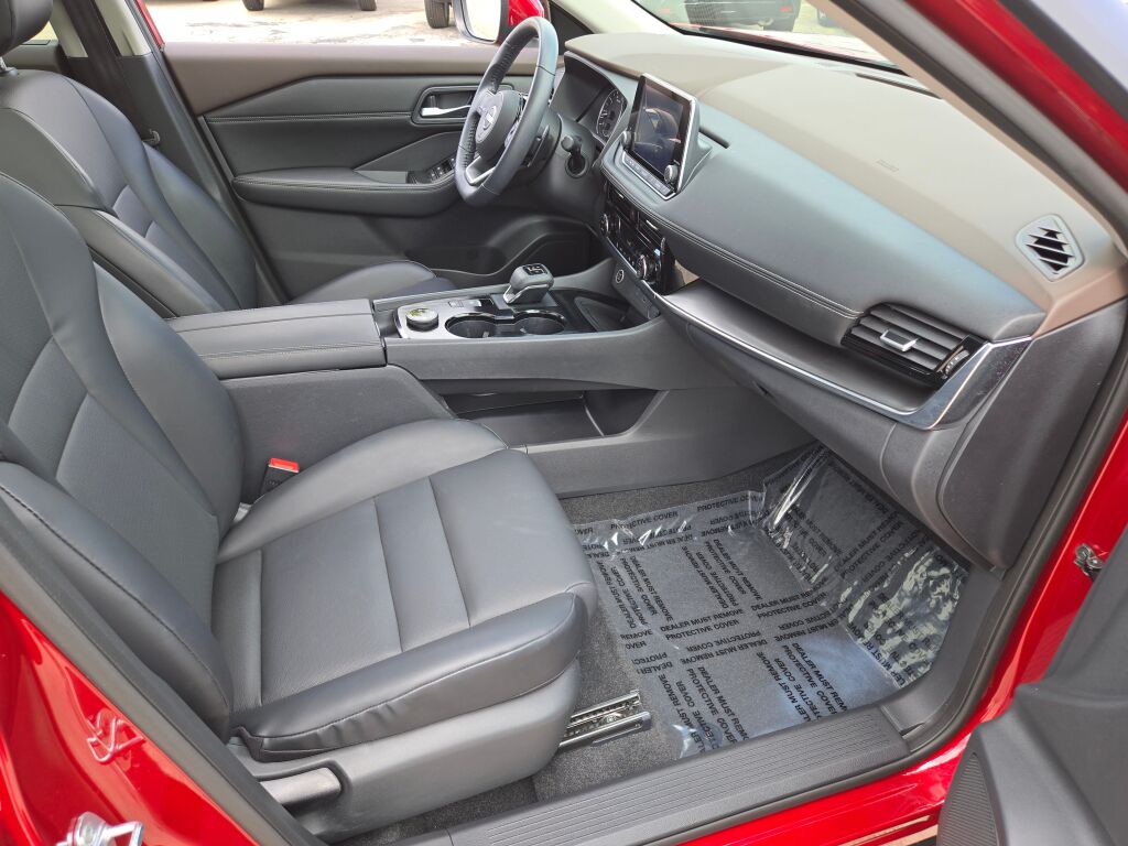 2022 Nissan Rogue SV photo 2