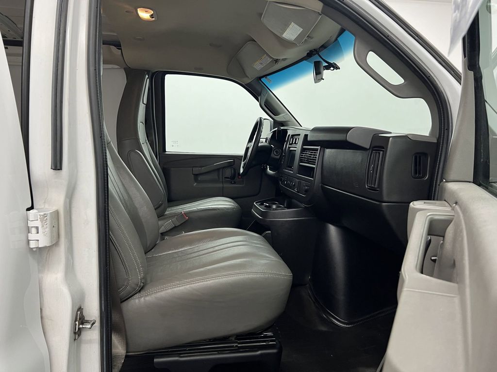 2020 Chevrolet Express 2500 Work Cargo Van photo 22