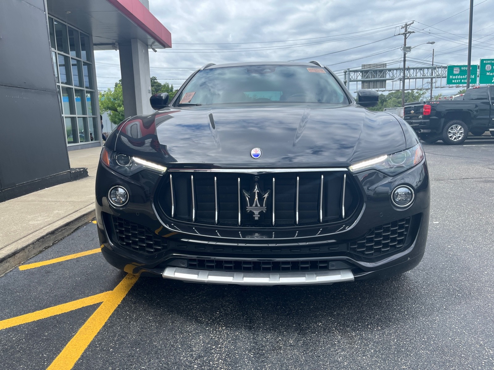 2017 Maserati Levante S photo 2