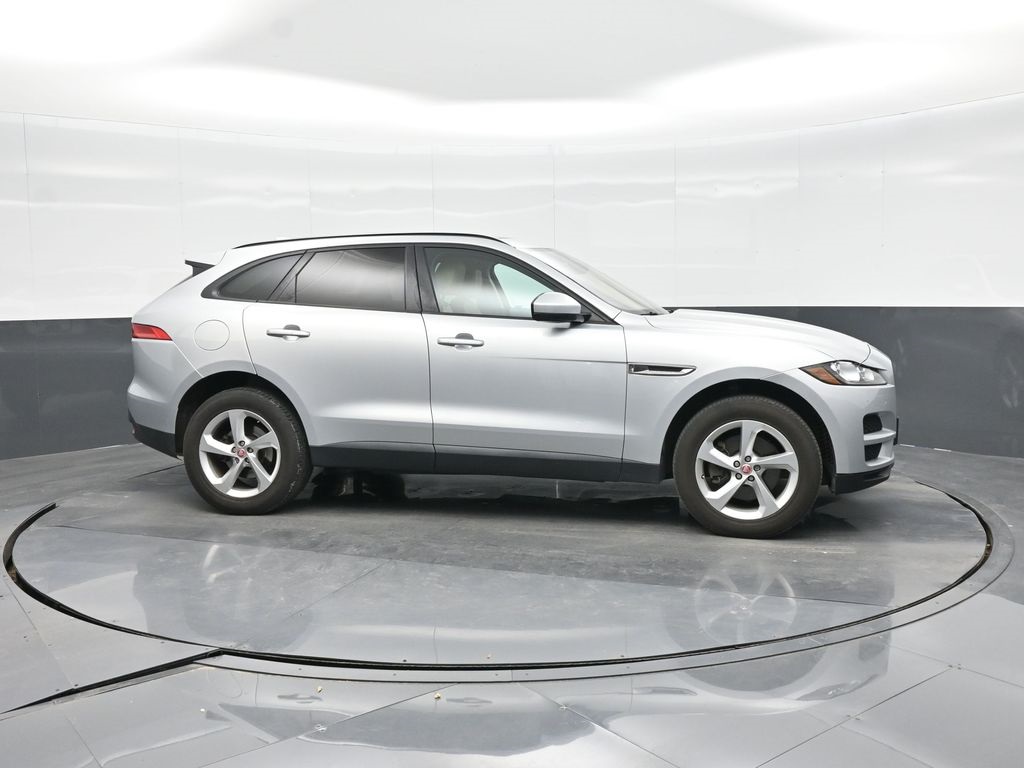2017 Jaguar F-PACE Premium photo 3