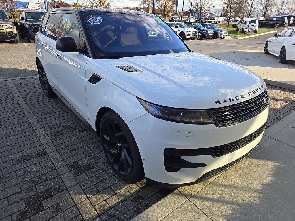 2023 Land Rover Range Rover Sport SE photo 4