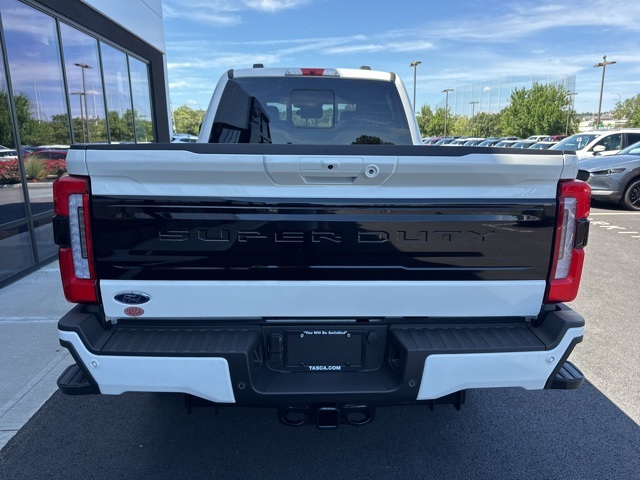 2025 Ford F-350 Platinum photo 4