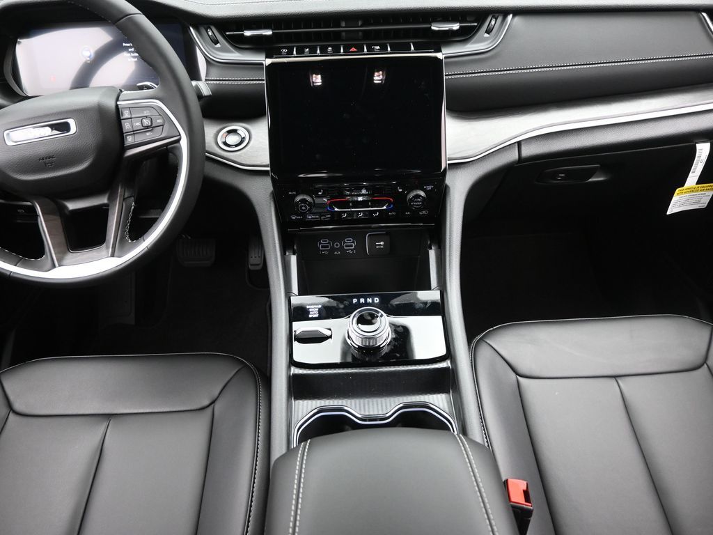 2025 Jeep Grand Cherokee Limited photo 11