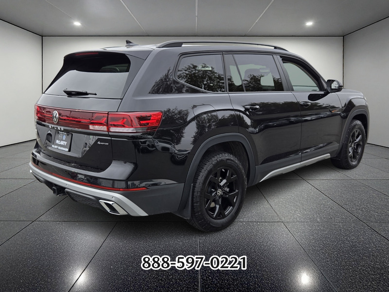 2025 Volkswagen Atlas Peak Edition photo 3