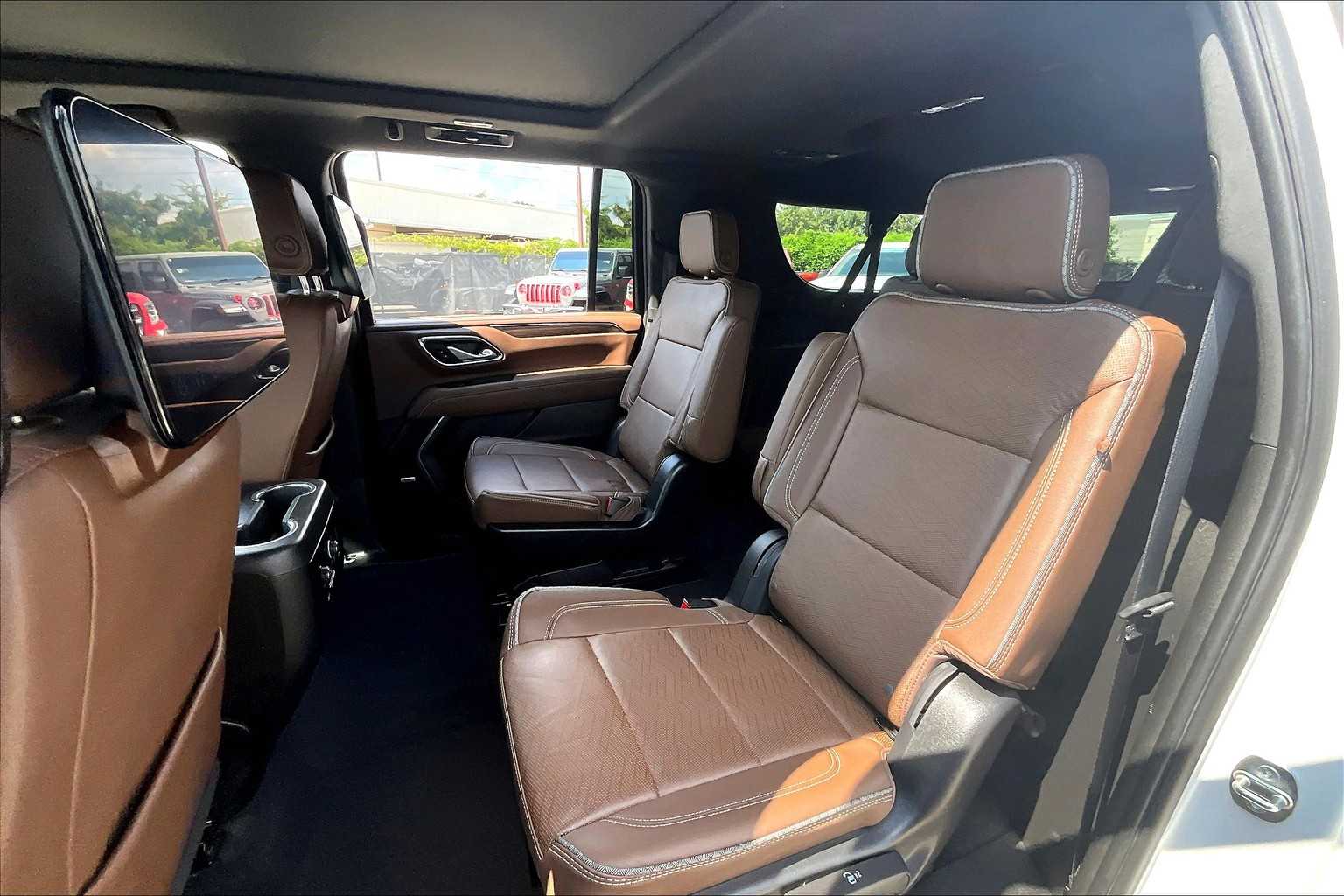 2023 Chevrolet Suburban High Country photo 19