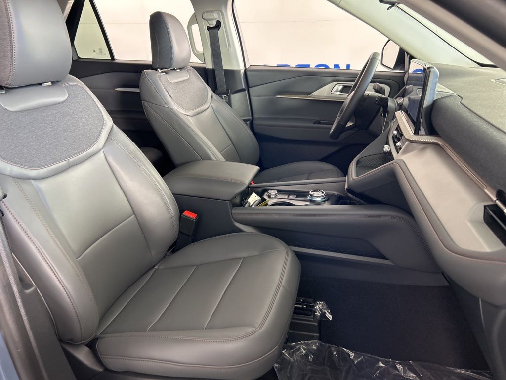 2025 Ford Explorer photo 22
