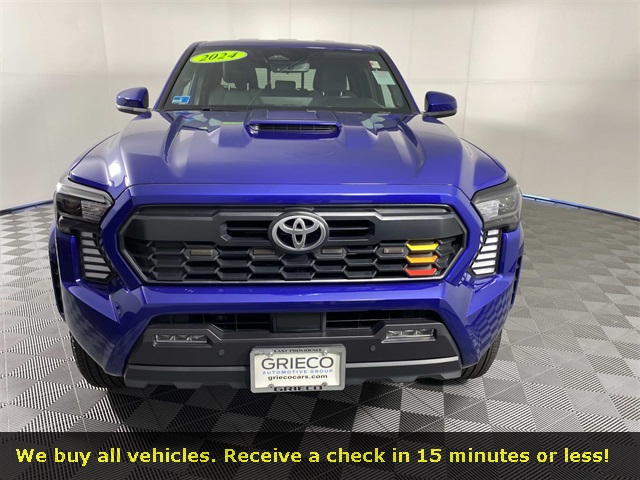2024 Toyota Tacoma TRD Off-Road photo 2