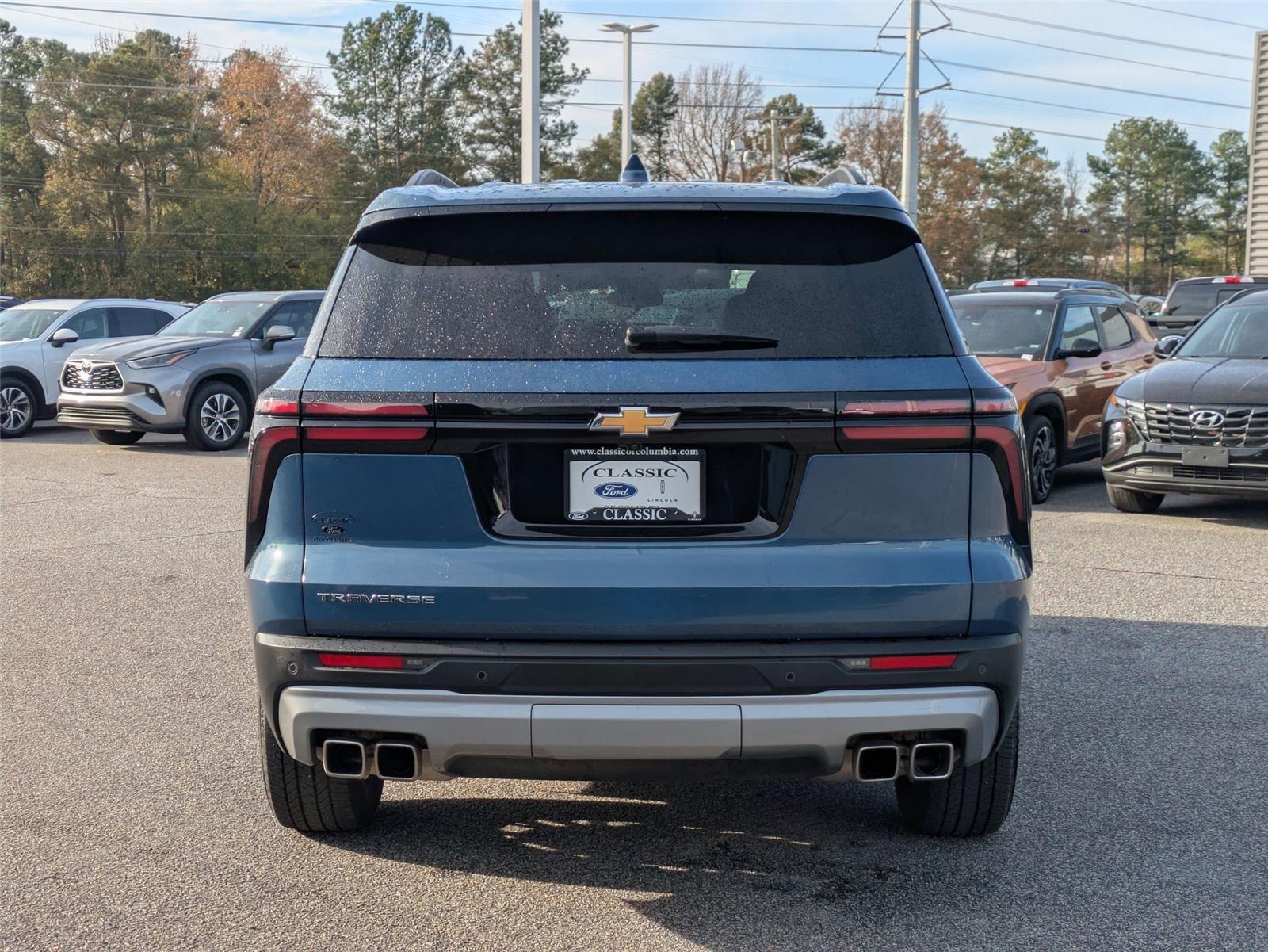 2025 Chevrolet Traverse photo 3