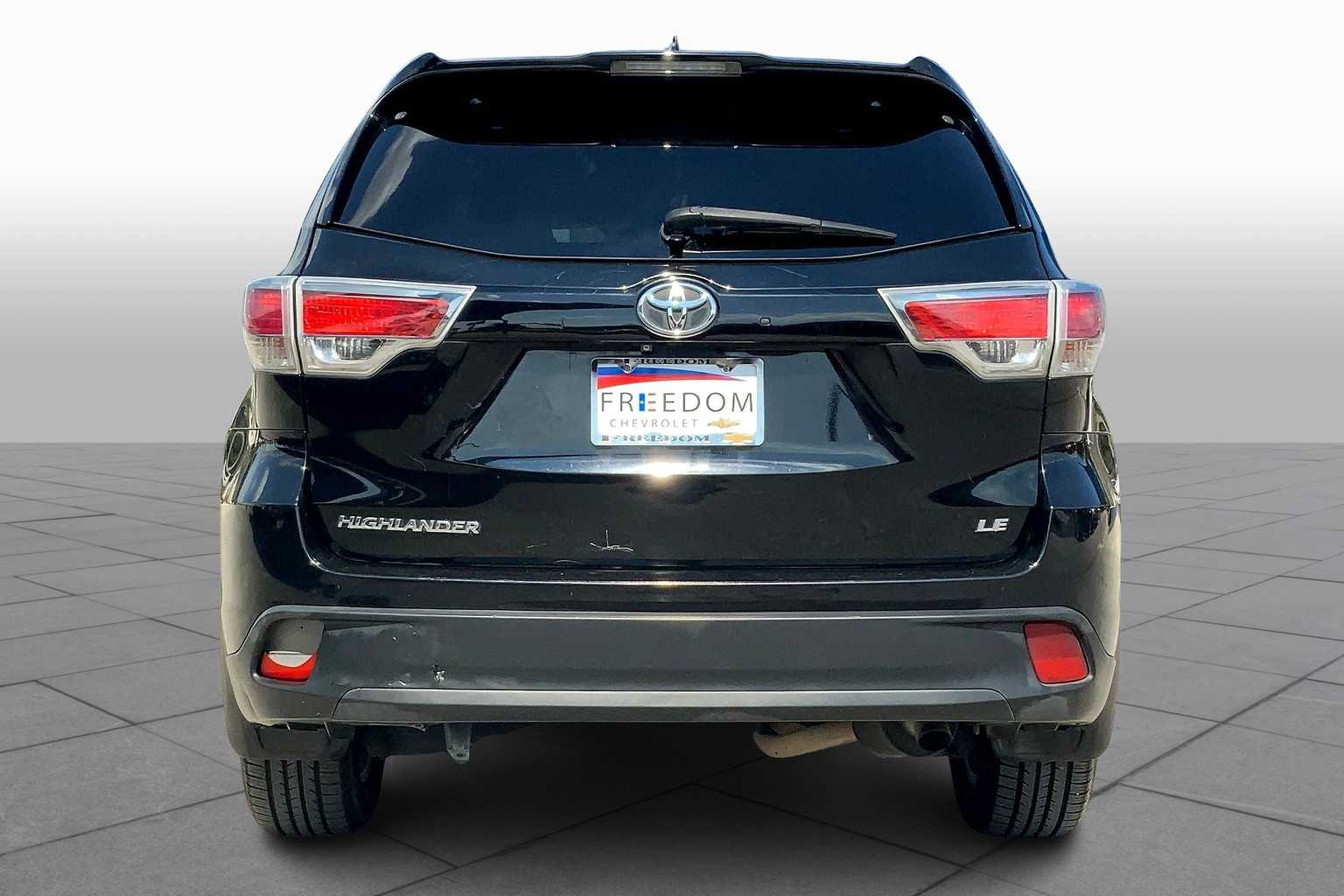 2014 Toyota Highlander LE photo 4