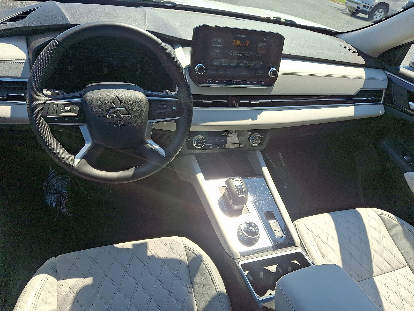2023 Mitsubishi Outlander SEL photo 10