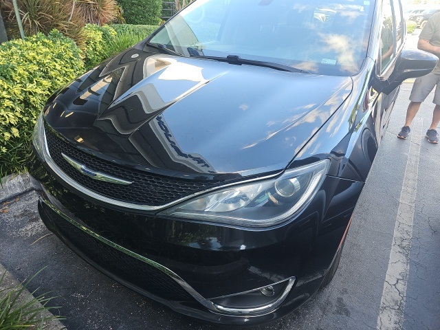 2019 Chrysler Pacifica Touring Plus's photo