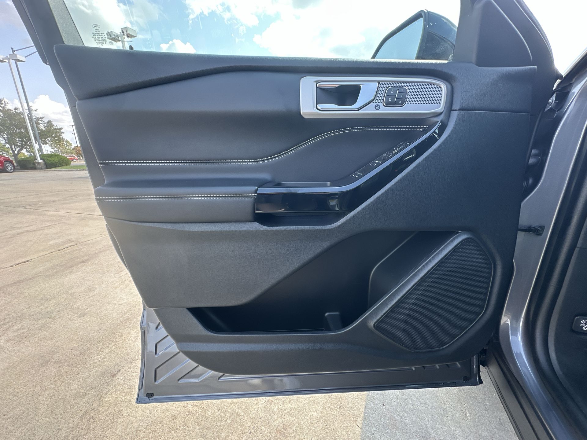 2022 Ford Explorer ST photo 20
