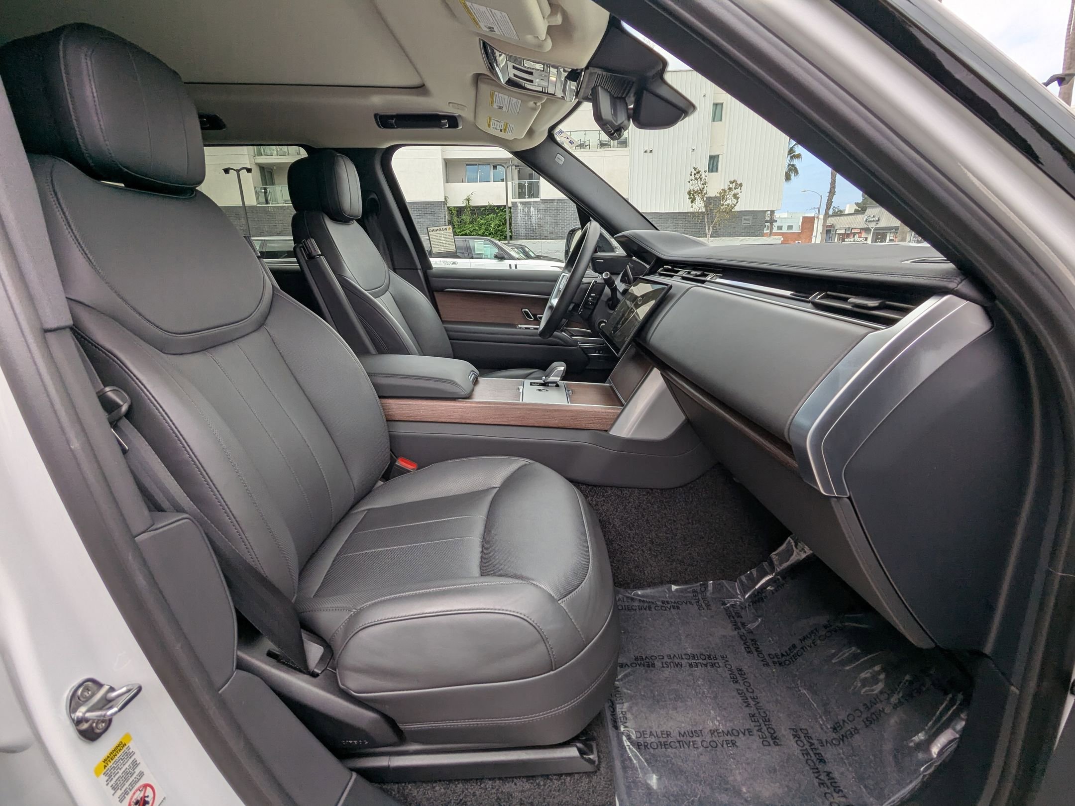 2025 Land Rover Range Rover SE photo 21
