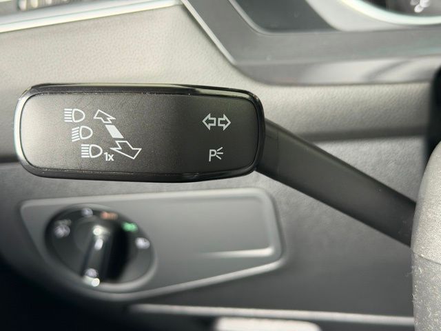 2020 Volkswagen Tiguan SE R-Line Black photo 43