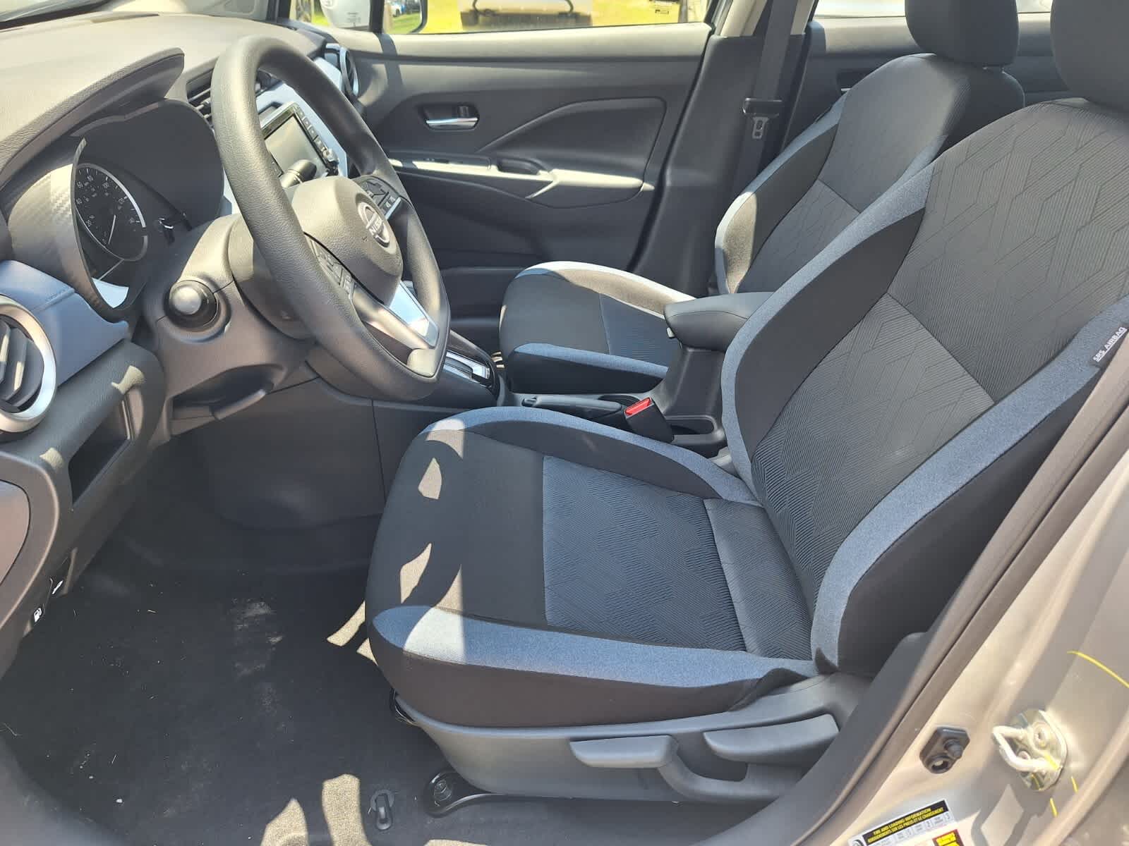2025 Nissan Versa SV photo 10