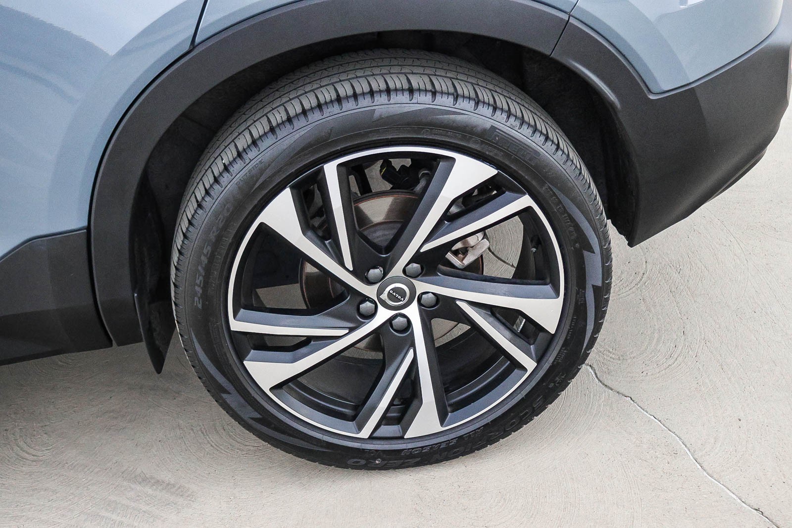 2022 Volvo XC40 R-Design photo 11
