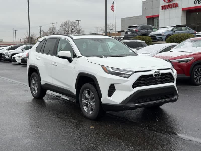 2025 Toyota RAV4 XLE's photo