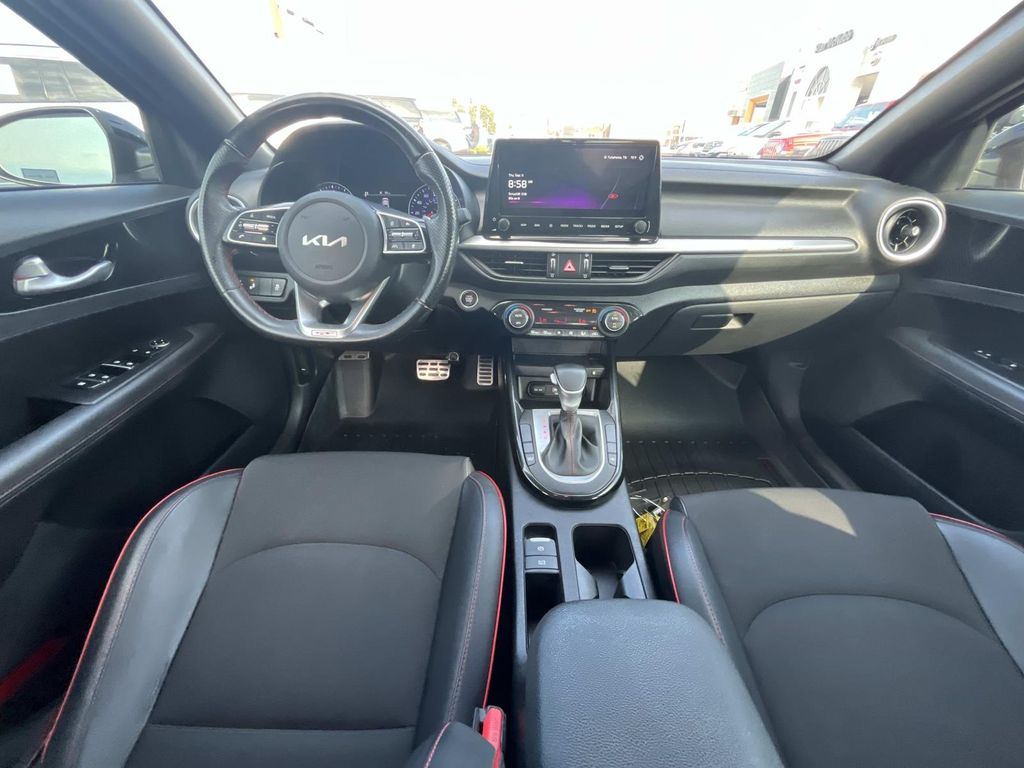 2023 Kia Forte GT photo 12
