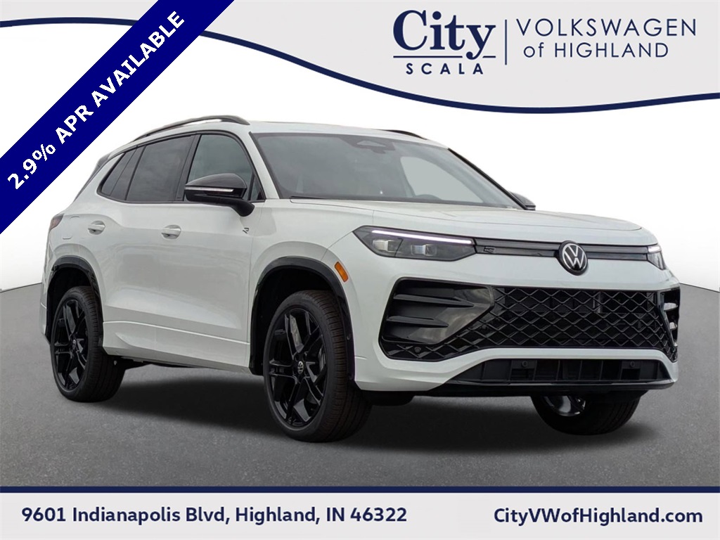 2025 Volkswagen Tiguan SE R-LINE BLACK's photo