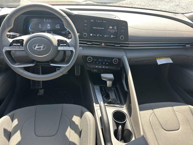2025 Hyundai Elantra SEL Sport photo 20