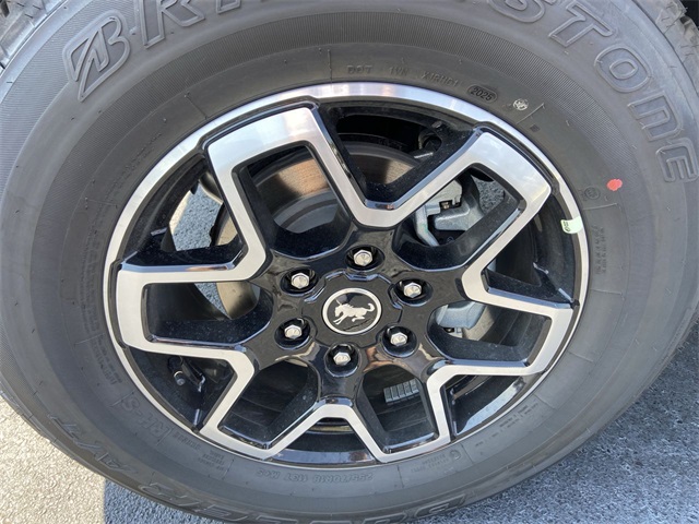 2025 Ford Bronco Outer Banks photo 2