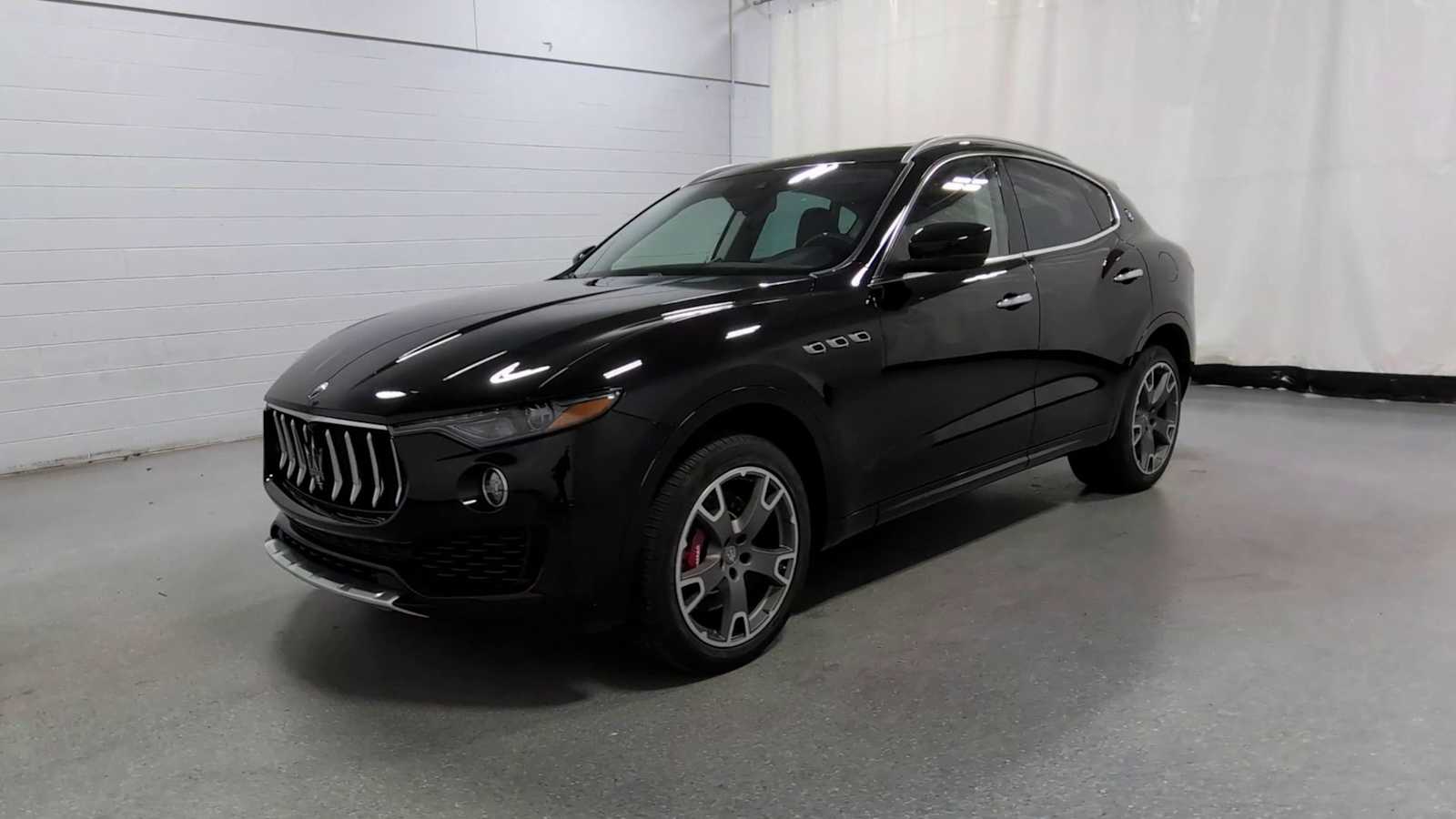 2017 Maserati Levante S photo 3