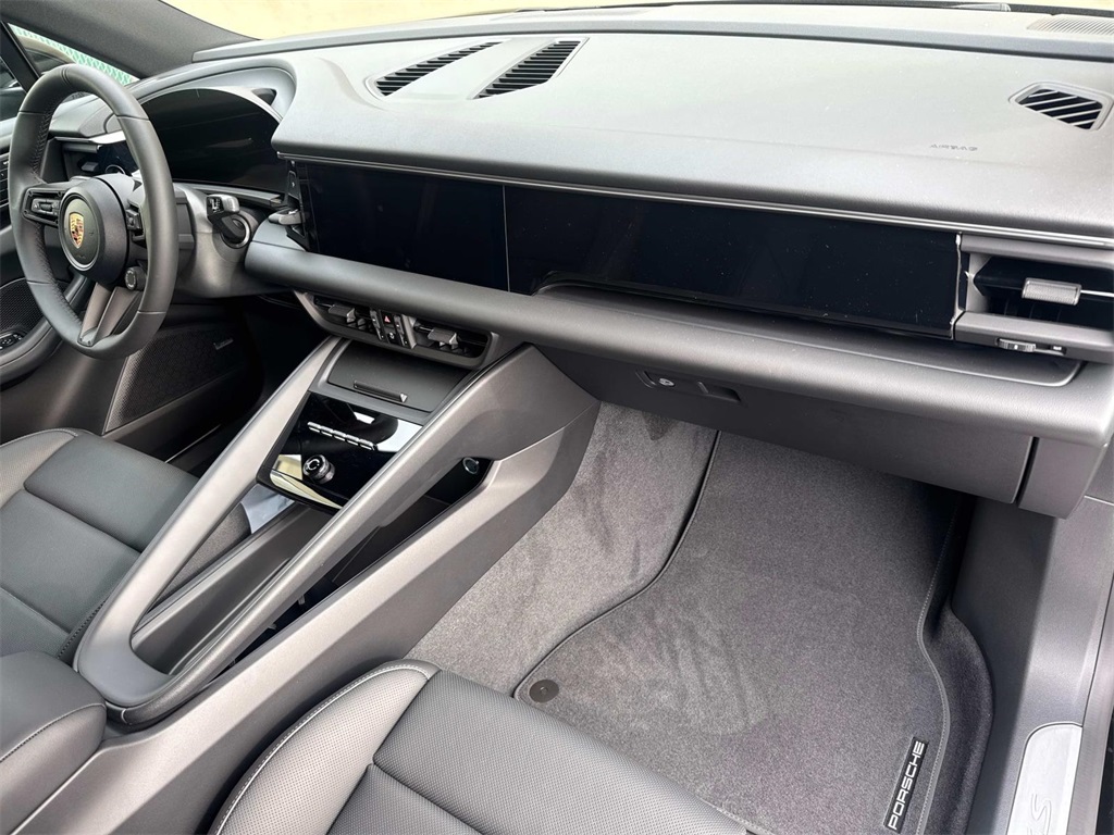 2025 Porsche Macan Electric photo 14