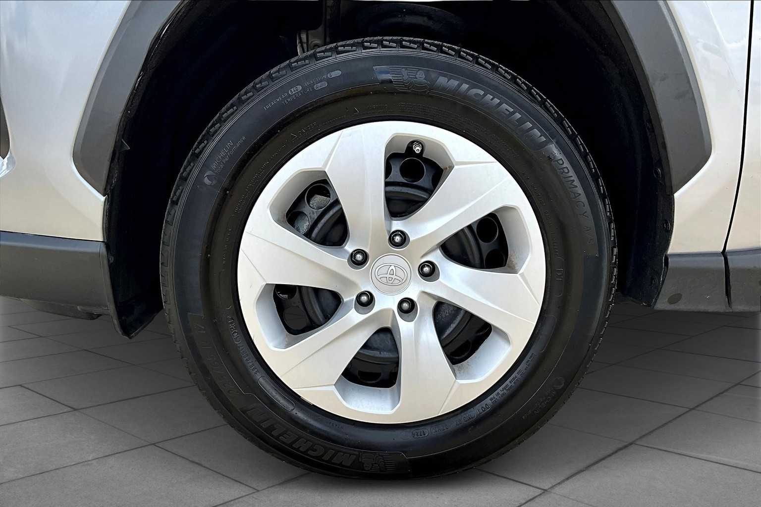 2024 Toyota RAV4 LE photo 10