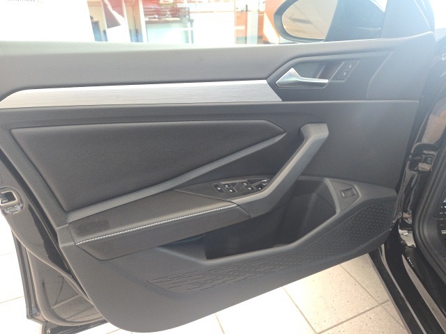 2025 Volkswagen Jetta Sport photo 9