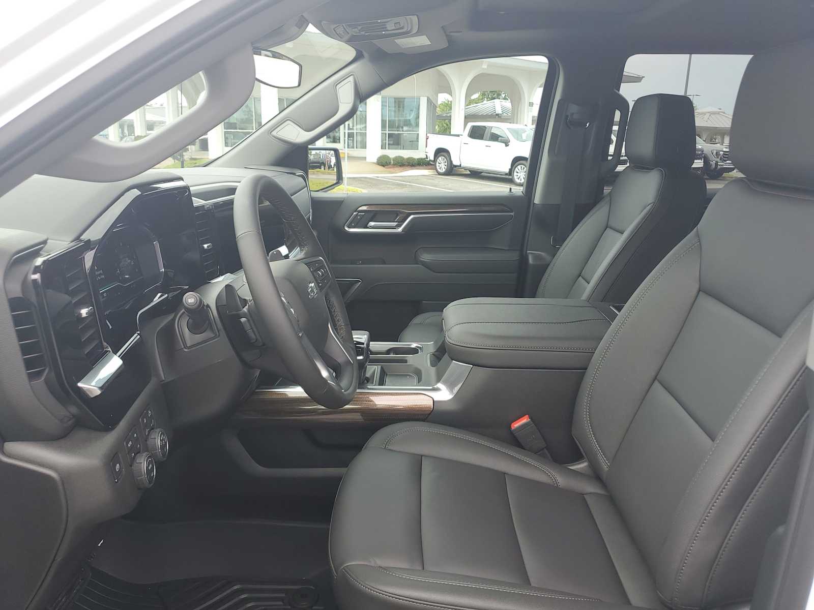 2025 Chevrolet Silverado 1500 RST photo 13