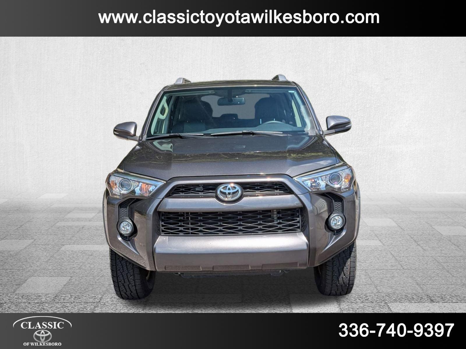 2016 Toyota 4Runner SR5 photo 2