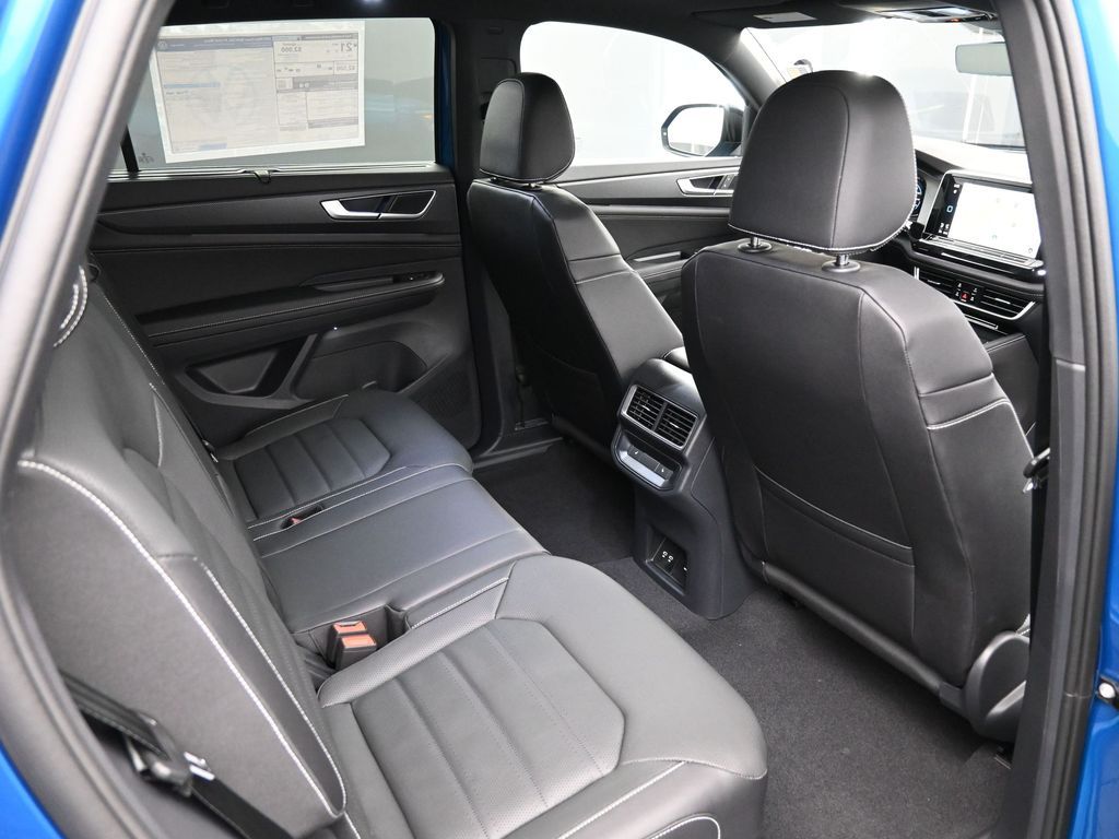 2025 Volkswagen Atlas Cross Sport SEL R-Line photo 44