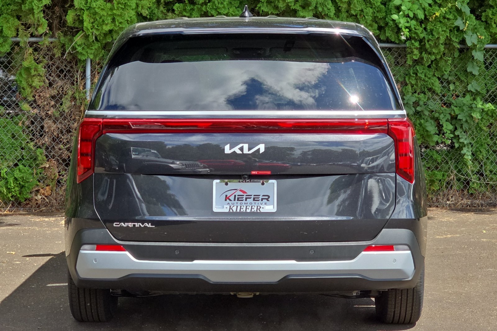 2026 Kia Carnival LXS photo 4