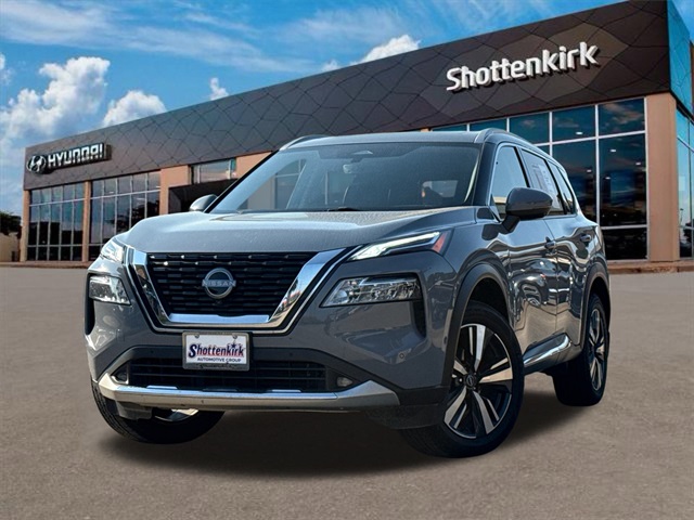 2022 Nissan Rogue Platinum's photo