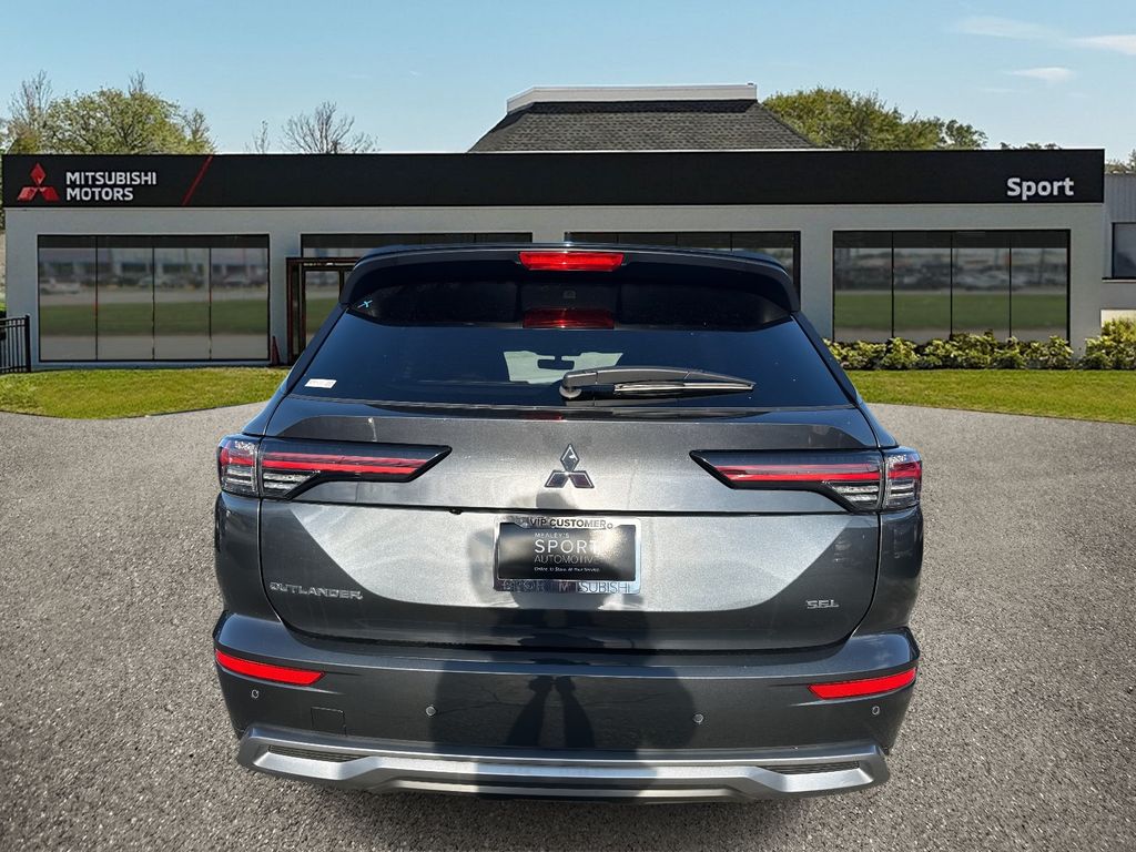 2025 Mitsubishi Outlander SEL photo 4