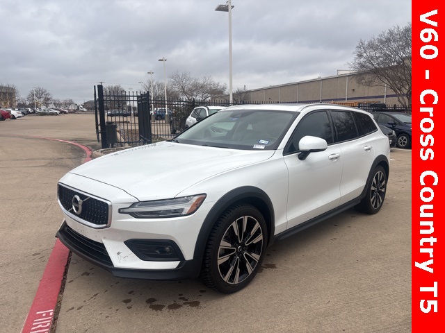 2021 Volvo V60 Cross Country Base's photo