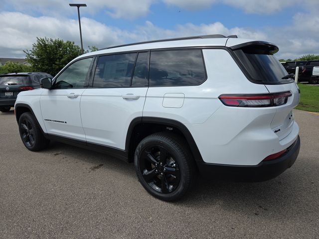 2025 Jeep Grand Cherokee Limited photo 3