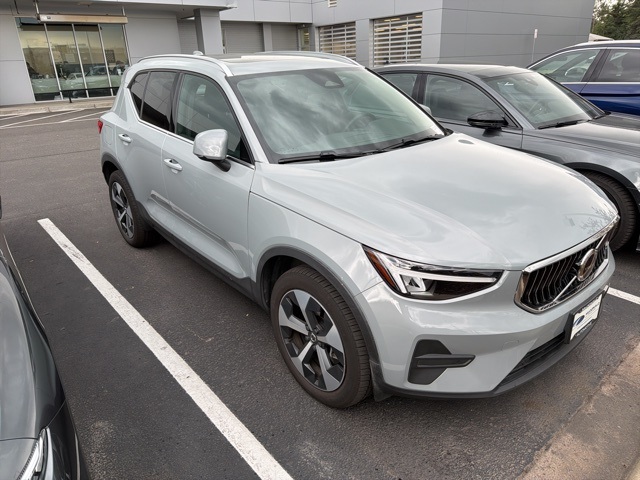 2025 Volvo XC40 AWD Core photo 4