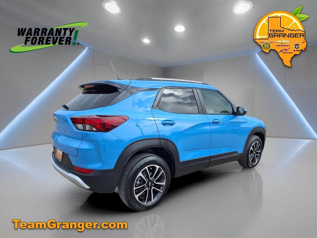 2024 Chevrolet Trailblazer LT photo 2