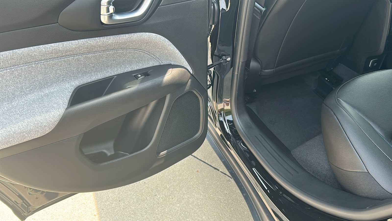 2025 Jeep Compass Latitude photo 32
