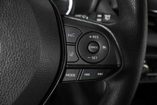 2025 Toyota RAV4 XLE photo 13