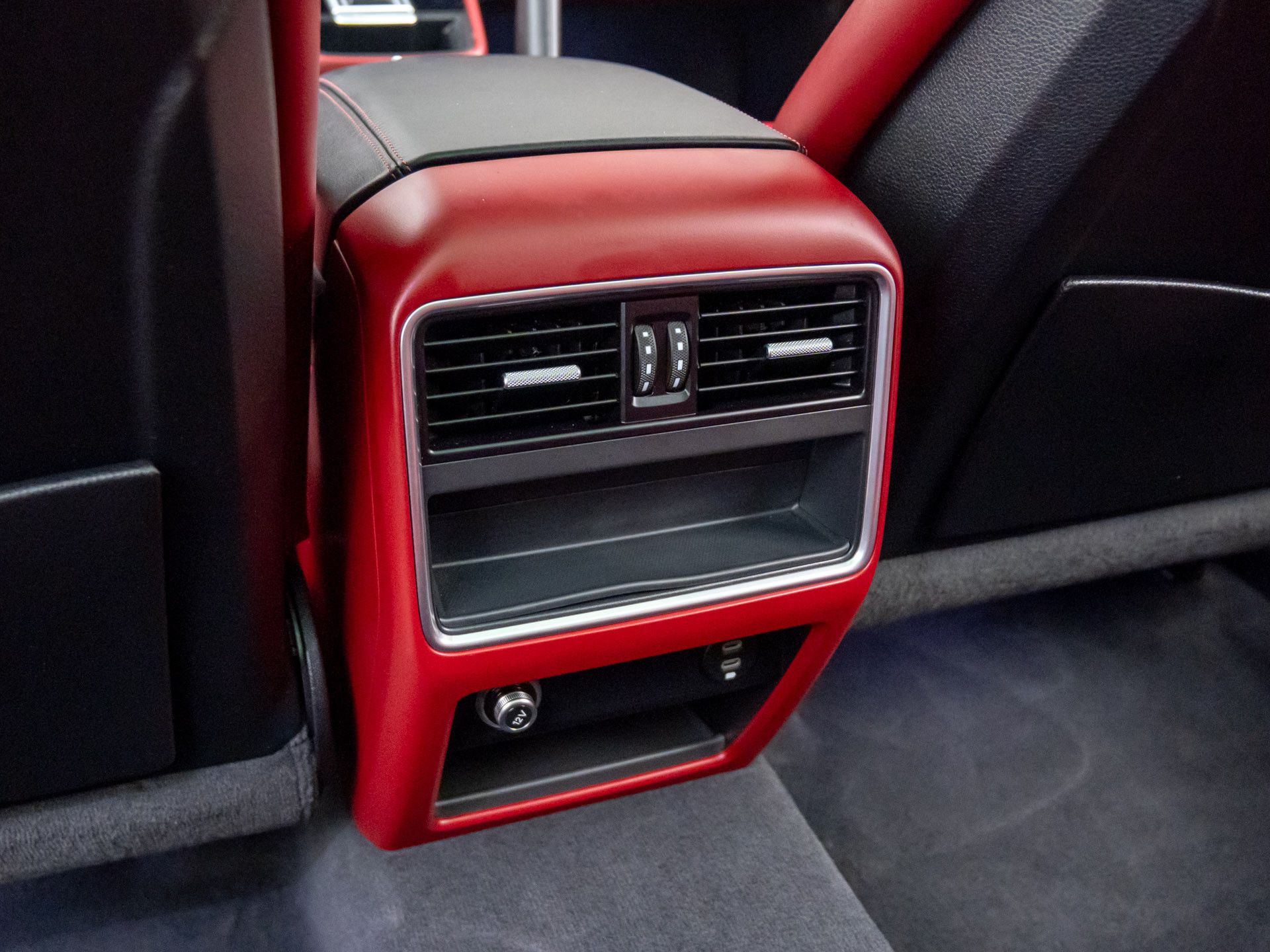 2022 Porsche Cayenne Base photo 18