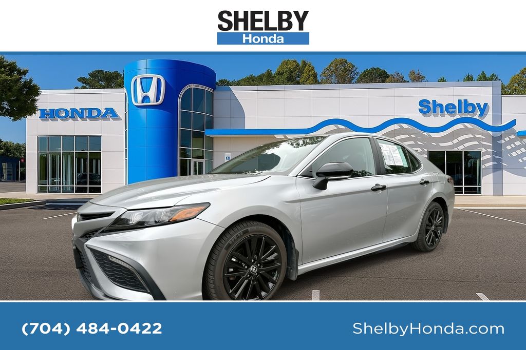 2024 Toyota Camry SE's photo