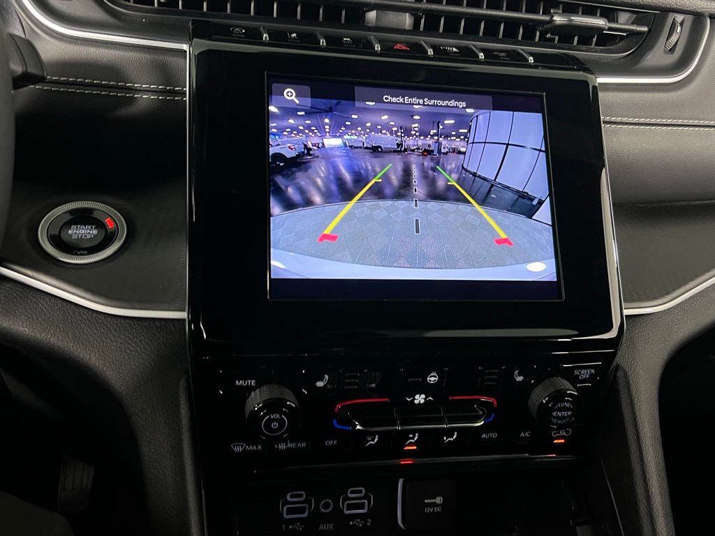 2024 Jeep Grand Cherokee Altitude photo 8